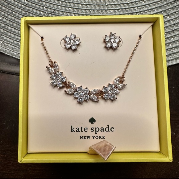 Kate Spade New York Gleaming Gardenia Cluster Studs and Pendant Set BNIB - Picture 3 of 11